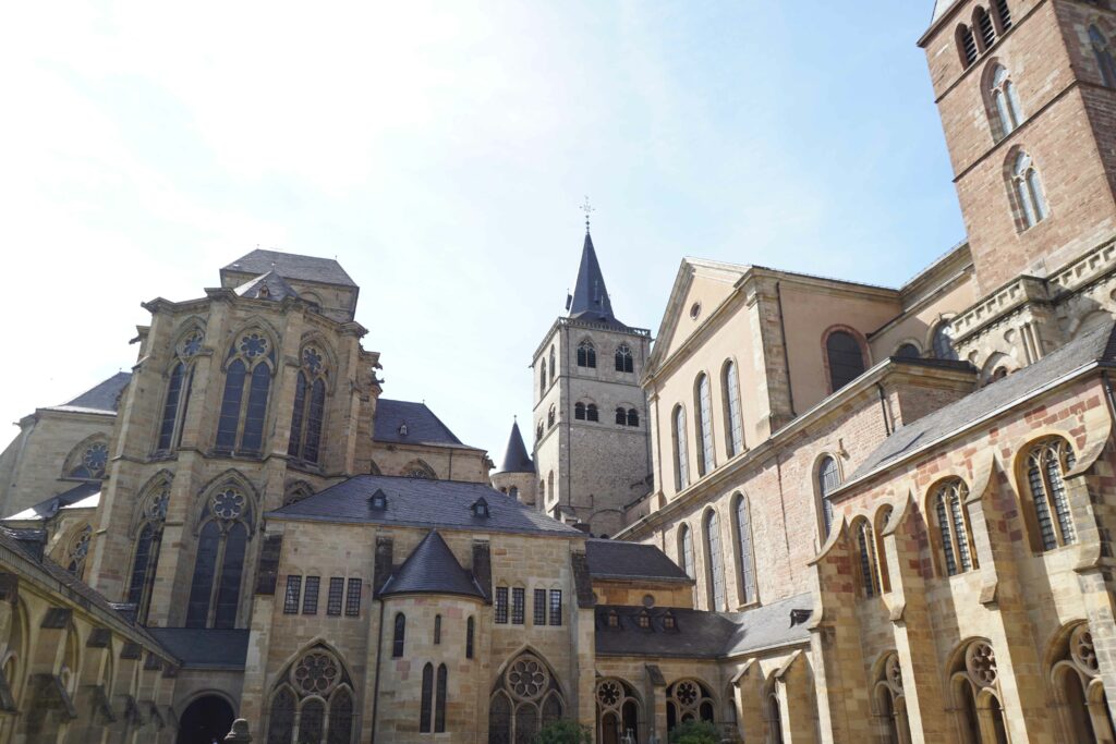 Dom und Liebfrauenkirche vom Kreuzgang